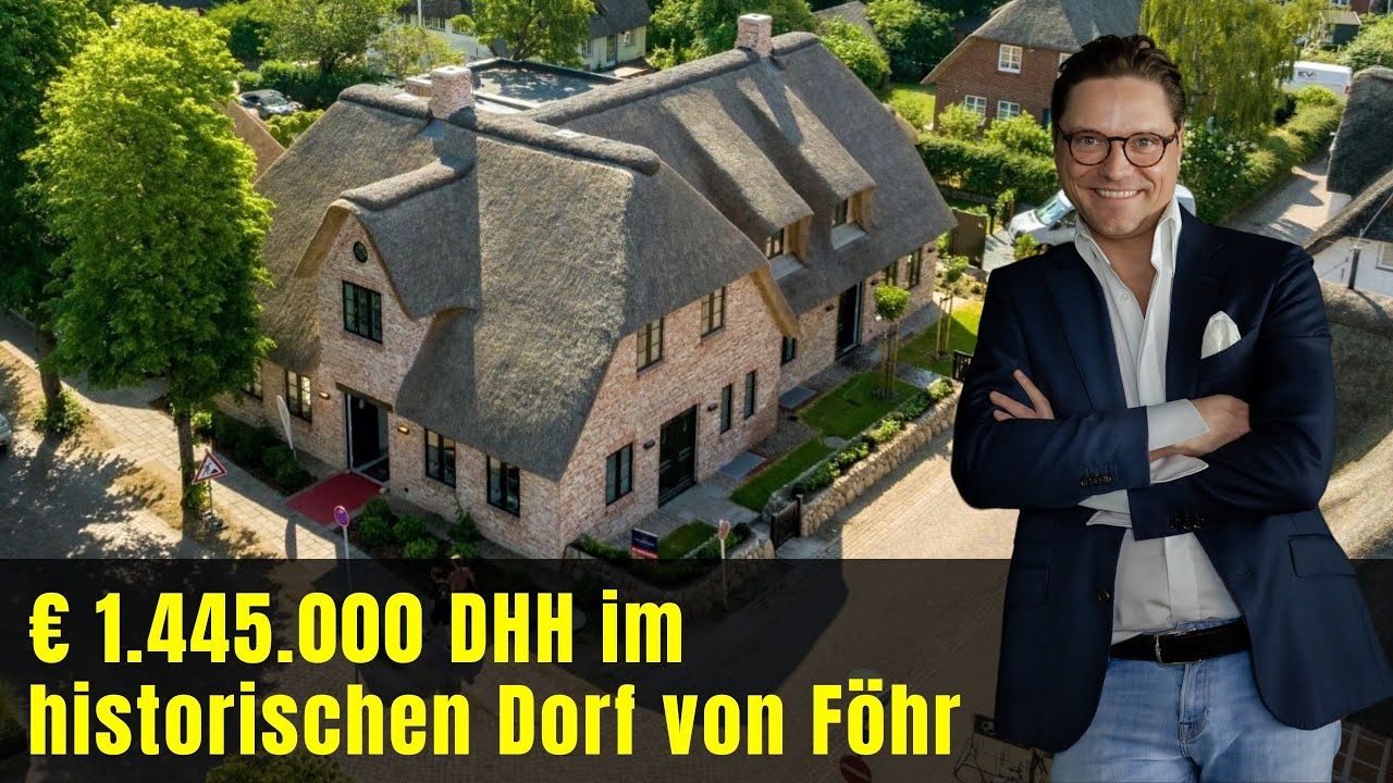Doppelhaushälfte unter Reet im historischen Dorf von Föhr