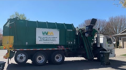 Waste Management Mack LE - Amrep Octagonal Side Load Garbage Truck!!