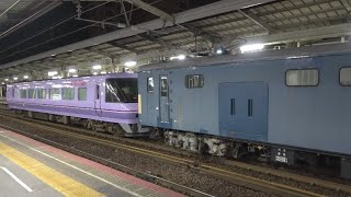 クモヤ145形牽引によるスーパーやくも色塗装のクロ380-7の後藤出場回送列車を山陰本線松江駅で撮影(2023/2/15)