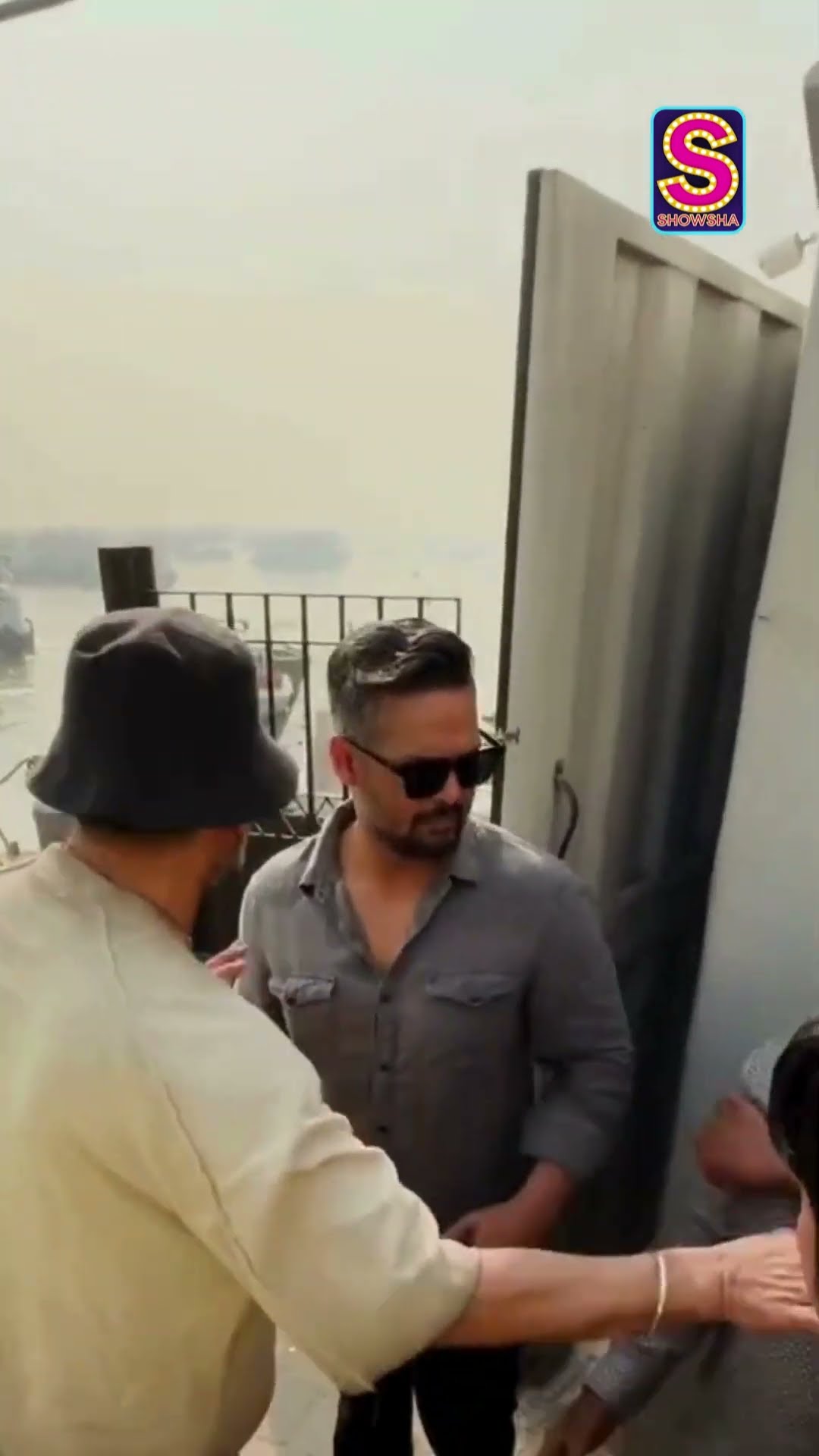 Suniel Shetty Looks In A Hurrry, No Time For Fans? | Bollywood Videos | N18S | #shortvideos