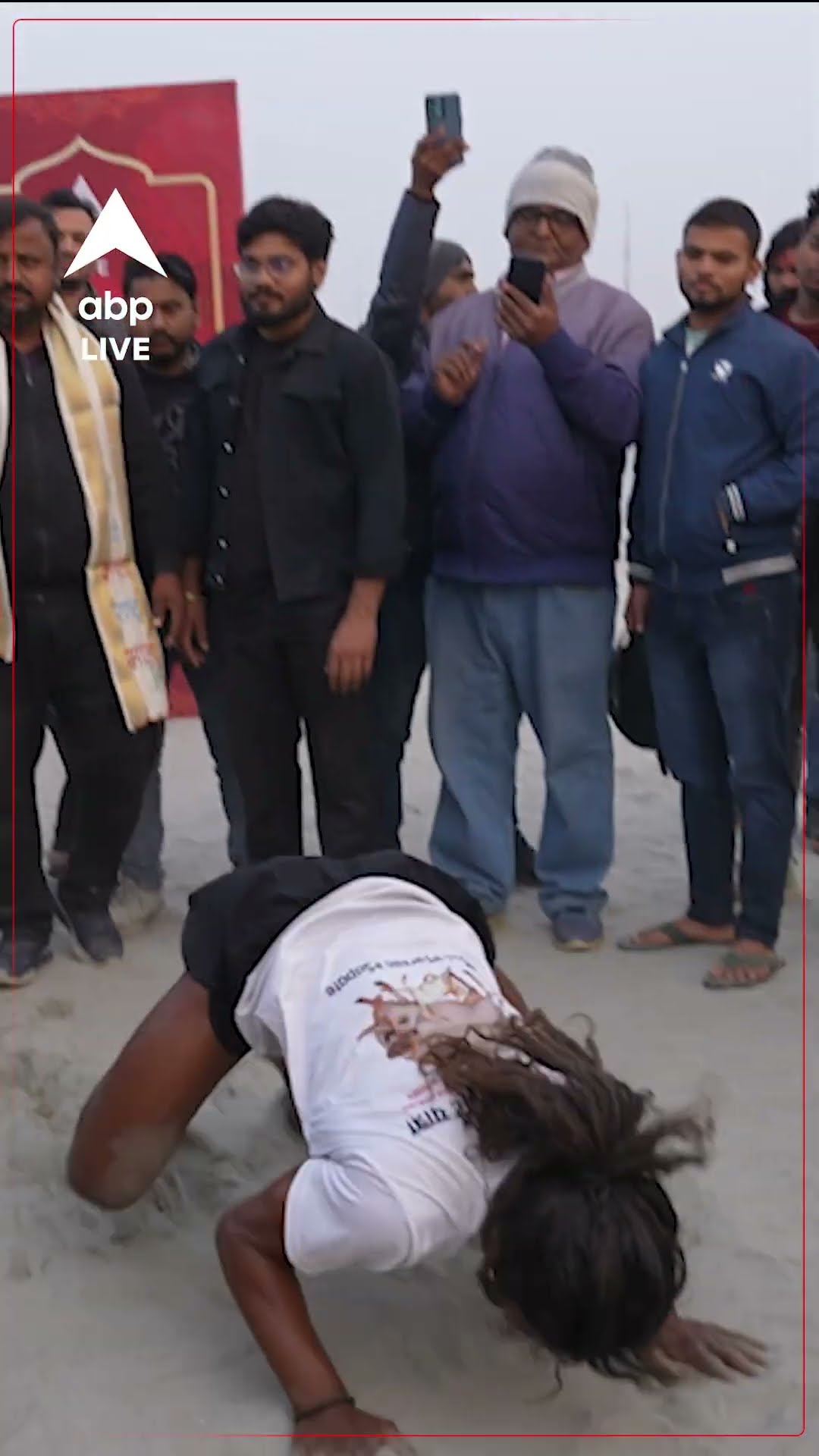 Mahakubh 2025 में पहुंचा देसी टारजन, गौमूत्र पीकर बना ली है शानदार बॉडी...