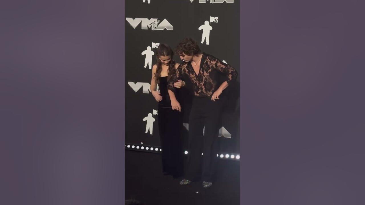 Benson Boone Fixes His Girlfriend Maggie Thurmon’s Hair On The VMAs Red Carpet ❤️