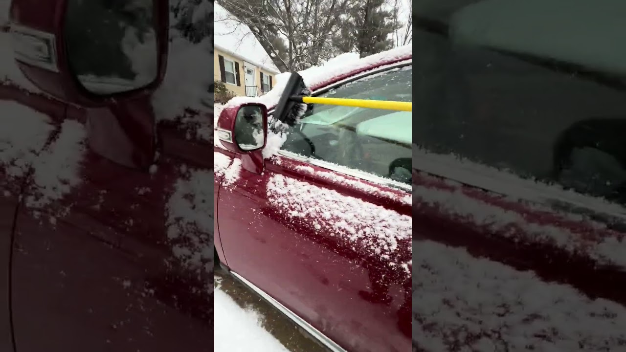 Snow cleaning of my car to go to work ! 