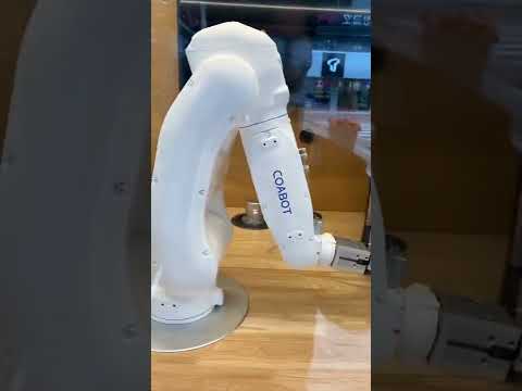 ¡Robot Coreano que prepara café!