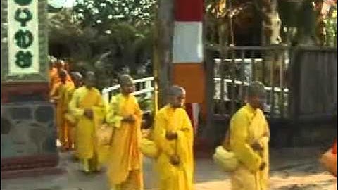 Tịnh xá Ngọc Long  Trì bình khất thực