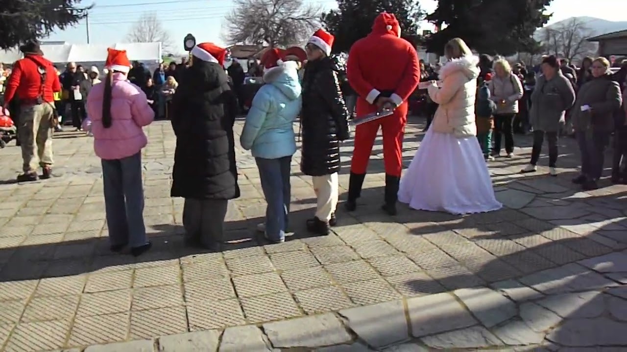 моменти от най-вкусния и най-шумния празник на годината 20.12.2025 на площада в село Климент