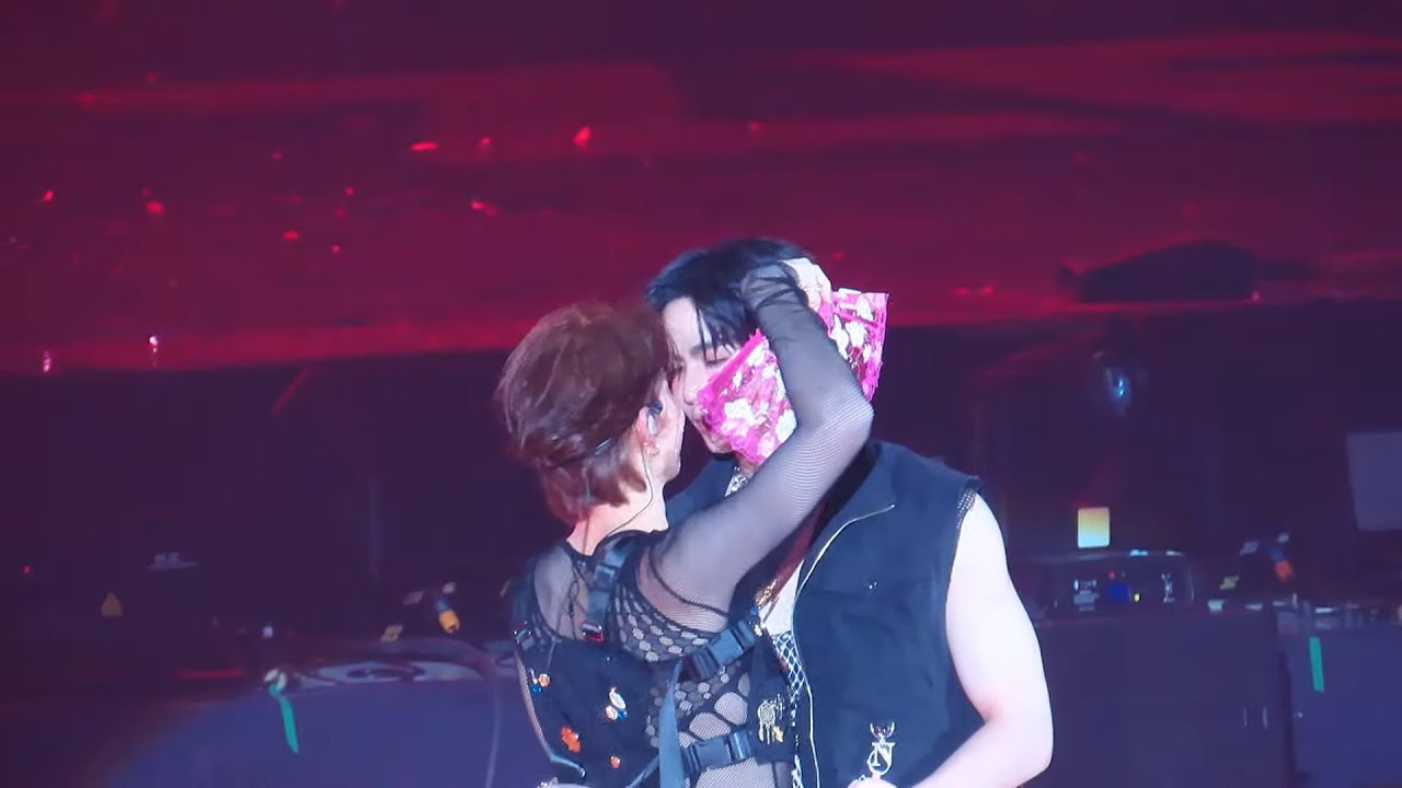 240811 ZeeNunew - hot 2 hot + คนใจง่าย และ Eh! and talking