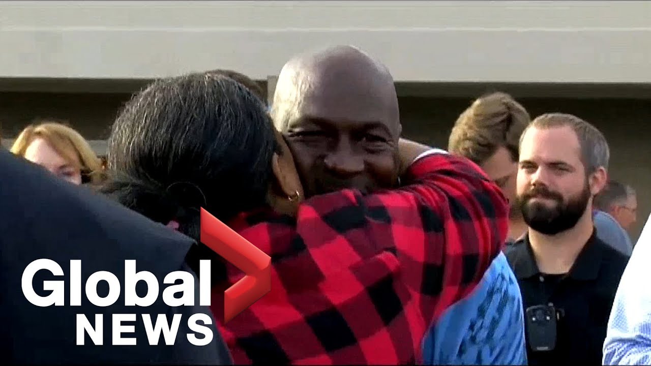 Michael Jordan delivers Thanksgiving meals in North Carolina YouTube