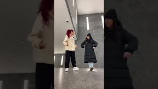 Teaching the heel-toe step in public 😳😍 #dancetutorial #heeltoe #shorts #viraldance