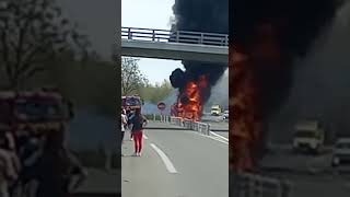 Un autocar prend feu sur l&#39;autoroute A64