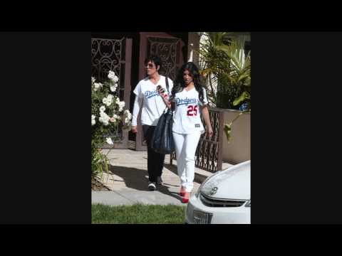 Kris Kardashian and Kim Kardashian going to Dodgers Game - 050609 - PapaBrazzi Report