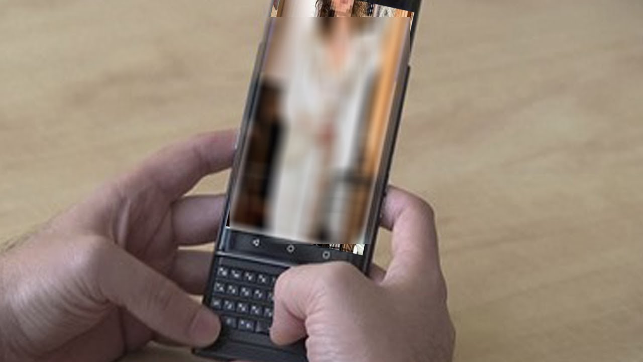 زوجه تنشر فيديوهات وصور لها على السوشال ميديا بقميص النوم من اجل جمع المال والزوج يوااااااااافق