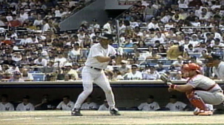 TEX@NYY: Mattingly hits a home run, fans throw hats