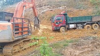 Excavator Hitachi Zaxis200 Isi Kayu Getah Di Medan Yang Sulit