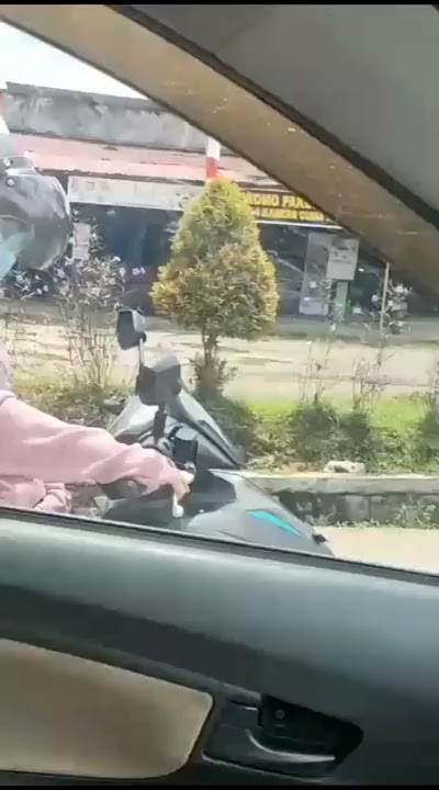 NGAK SENGAJA KETEMU MANTAN DIJALAN,,PAS DI LAMPU MERAH