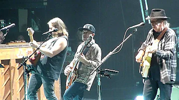 Neil Young -- WORDS (BETWEEN the LINES of AGE) -- Ziggo Dome - Amsterdam -- 9 juli 2016