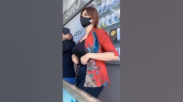 Beautiful Shop Employee Steals Netizens