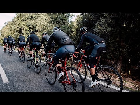 Видео: Первый взгляд: ассортимент Rapha Explore