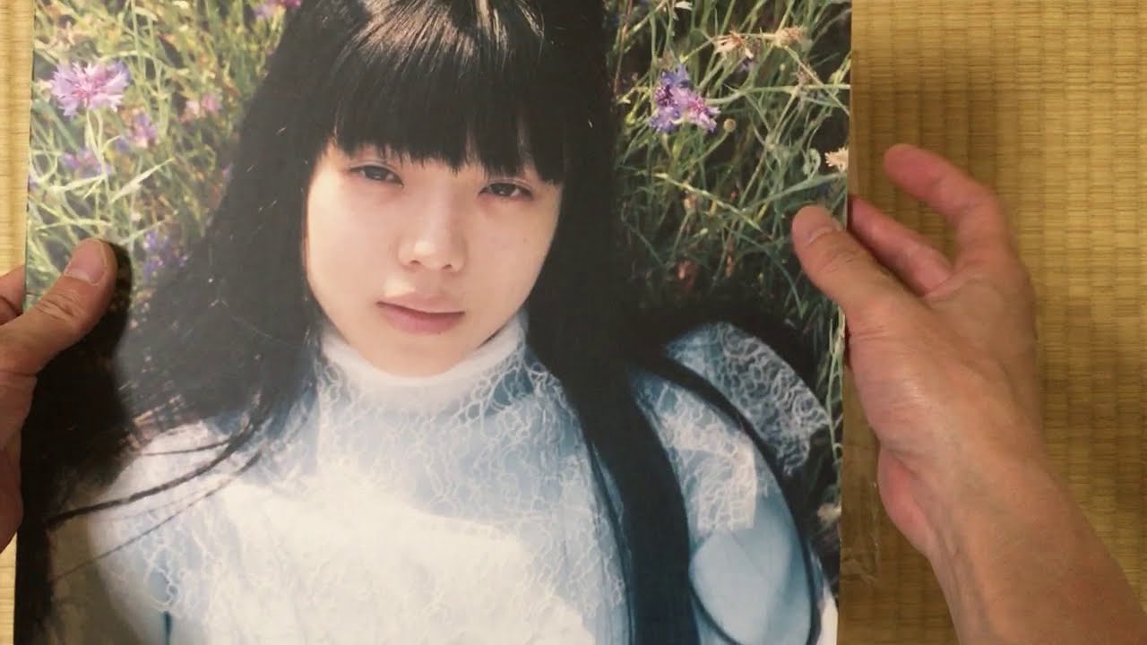 限定500枚のカネコアヤノ『群れたち』のアナログLPを眺めて触って