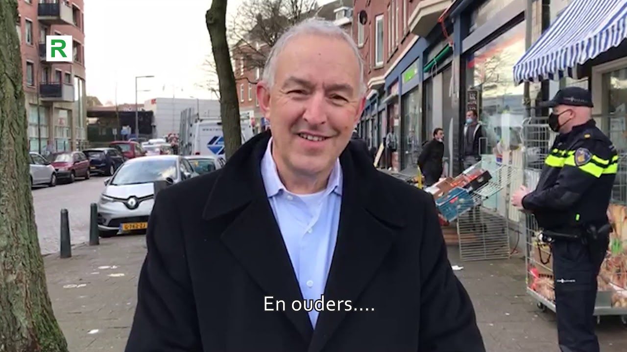 Burgemeester Aboutaleb spreekt relschoppers toe