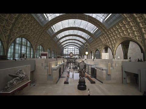 Deprived of an audience, Paris orchestra plays to the statues of the Musée d