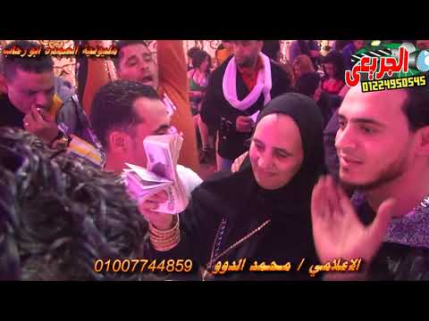 شوف بنفسك ام العريس بتنقط العريس بكام فلوس كتير اوى