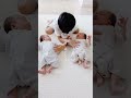 【インスタで30万回再生!】双子赤ちゃんのケンカを仲裁する優しいお兄ちゃん #shorts