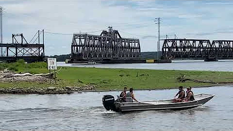 BNSF at Fort Madison, Iowa at 12:34 pm on 8/30/2020-Bridge swing span closing