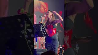 Gamze Dursun Yalan Yaşlar Medcezir Sahne İzmir Resimi