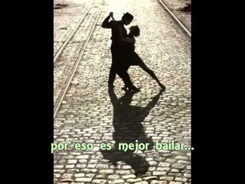 Watch the video for Es mejor bailar