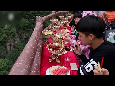 ‘The feast in the sea of clouds’ on a cliff path at Laojun Mountain in central China