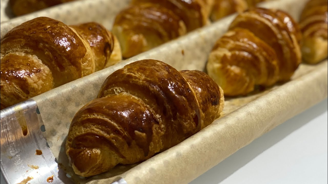 les croissants 🥐 وصفة المطلوبة و صفة منزلية 100% super léger 24 grammes !!!!