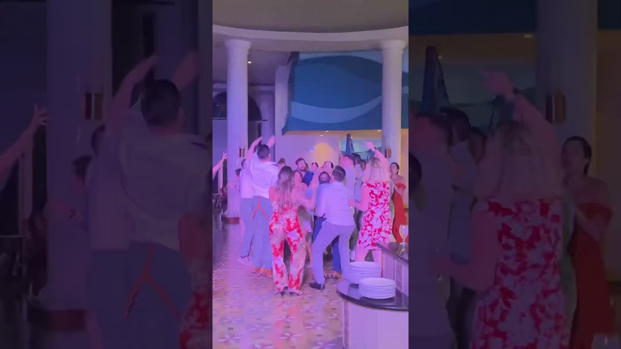 Party in Cancún with Dj Derek