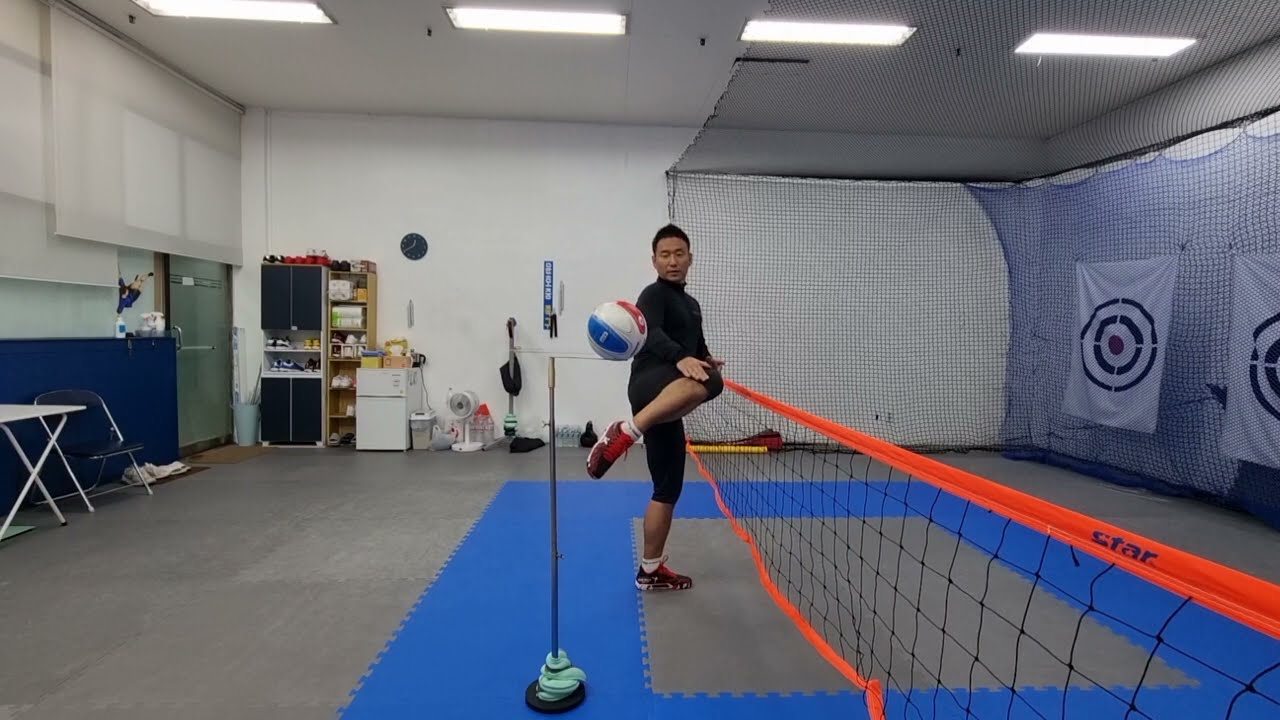 슬기로운족구생활(발등 차기 B각 / 공격수 앞으로 공격하기)