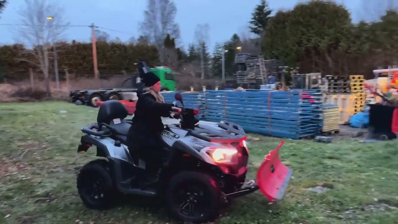 Fyrhjuling ATV Kymco MXU700 , med vinsch & snöblad