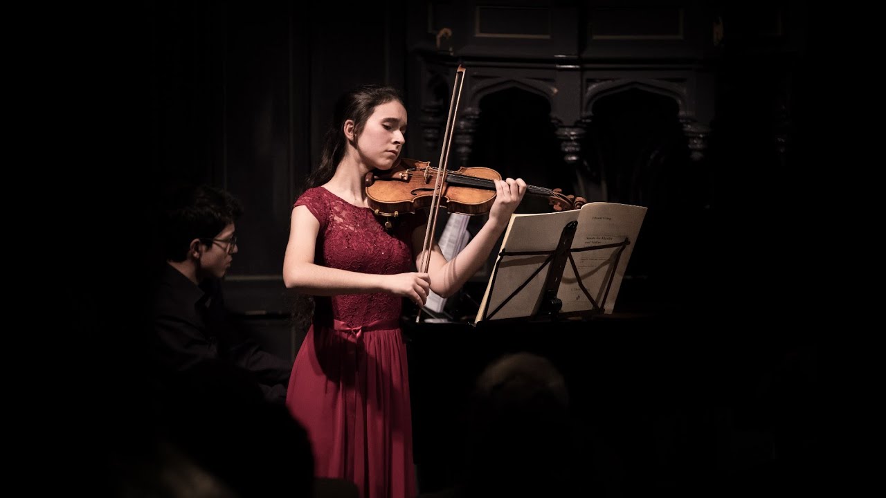 Sophie Branson and Devrim Oezbek perform Grieg Sonata for violin and