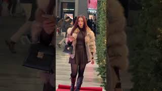 Ze is prachtig #liefde #liedje #kortfilmpje #muziek #vriendelijkheidiscool #streetstyle #mode