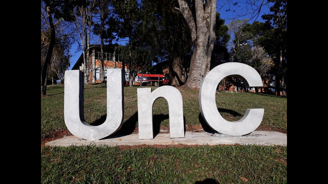 Letras em concreto - aula prática de engenharia civil