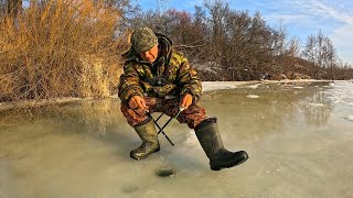 Рыбалка в лужах ! Март 2024 на речке