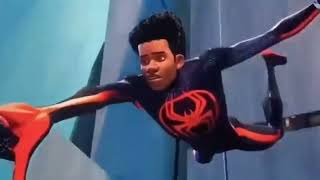 escena de persecucion de across the spider verse 1