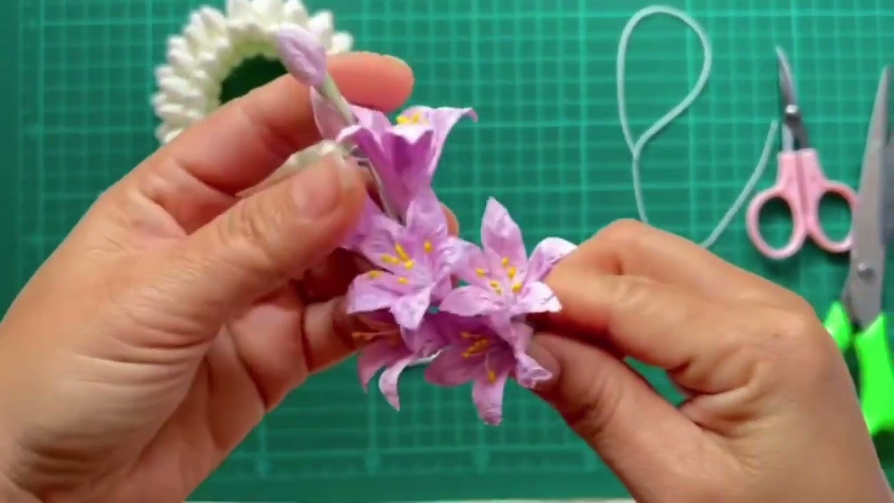 สาธิตวิธีทำพวงมาลัย