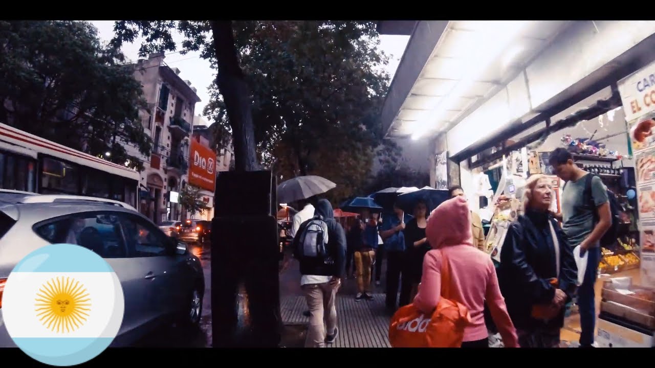 Caminando bajo la lluvia Buenos Aires, Argentina