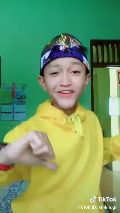 Oii adek berjilbab ungu
