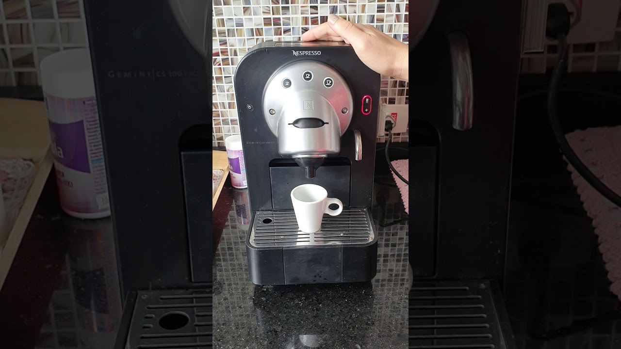 Nespresso profissional Gemini CS 100 Pro - YouTube