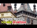 La Torre del Reloj del Siglo XIV de Sighisoara, Transilvania en Rumania