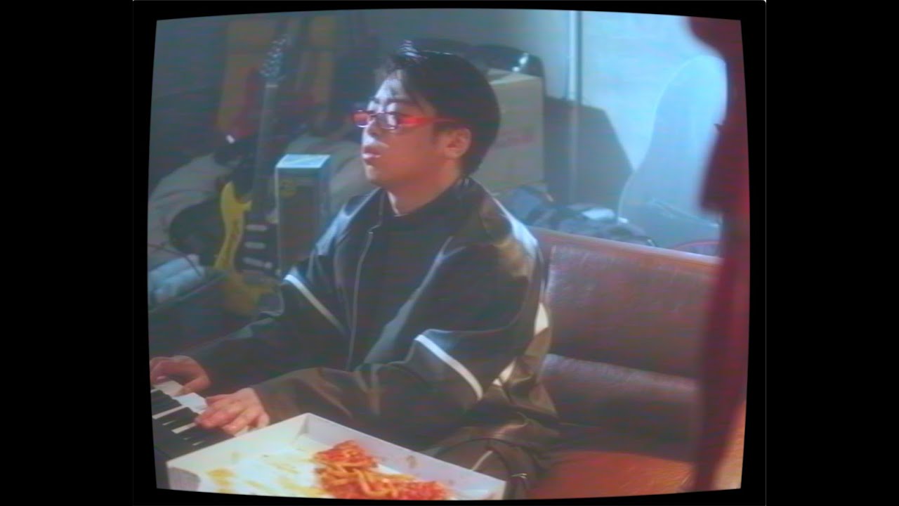 D'allant 'P.O.P' 뮤직비디오 — 콘셉트가 명확하면 적은 장비로도 원하는 질감을 만들 수 있다.