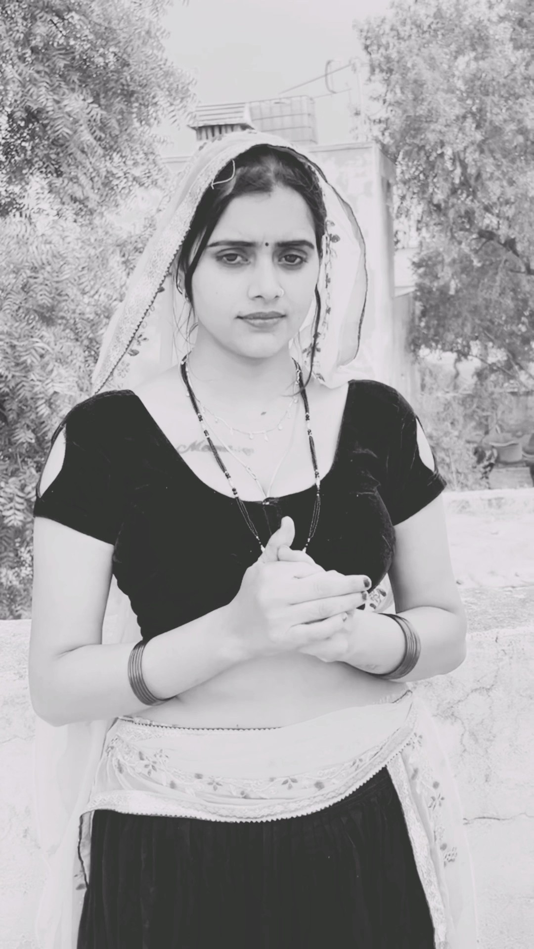 पर घर वाले चलाने नहीं देते ?#shorts #trending #meenu #ytviral #ytshots