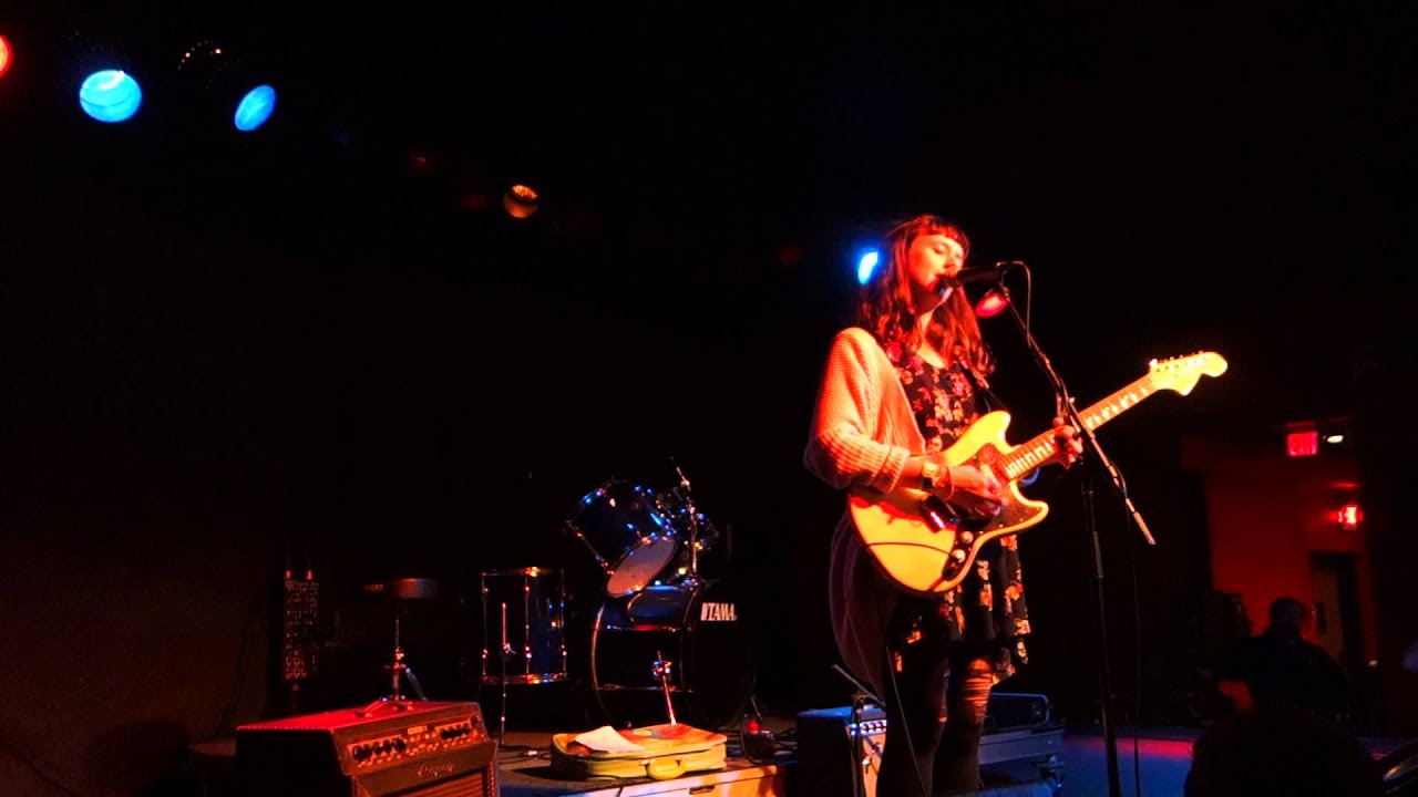 Waxahatchee - Bathtub (10/26/15) - YouTube