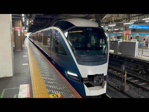 E261系ｵｵRS2編成が回送電車として無表示で静かに大宮駅3番線を発車するシーン（回3101M）2025.5.27.10:04