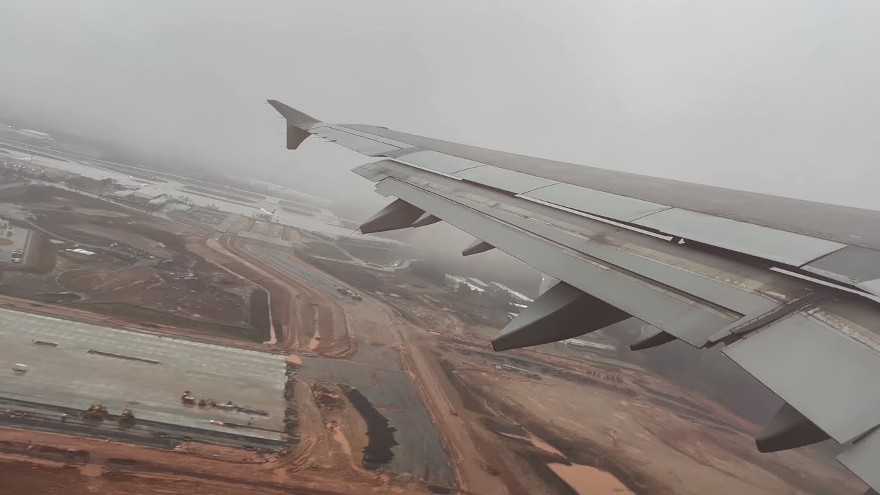 4K | American Airlines Airbus A321-200 (N540UW) Rainy & Gloomy Charlotte Takeoff